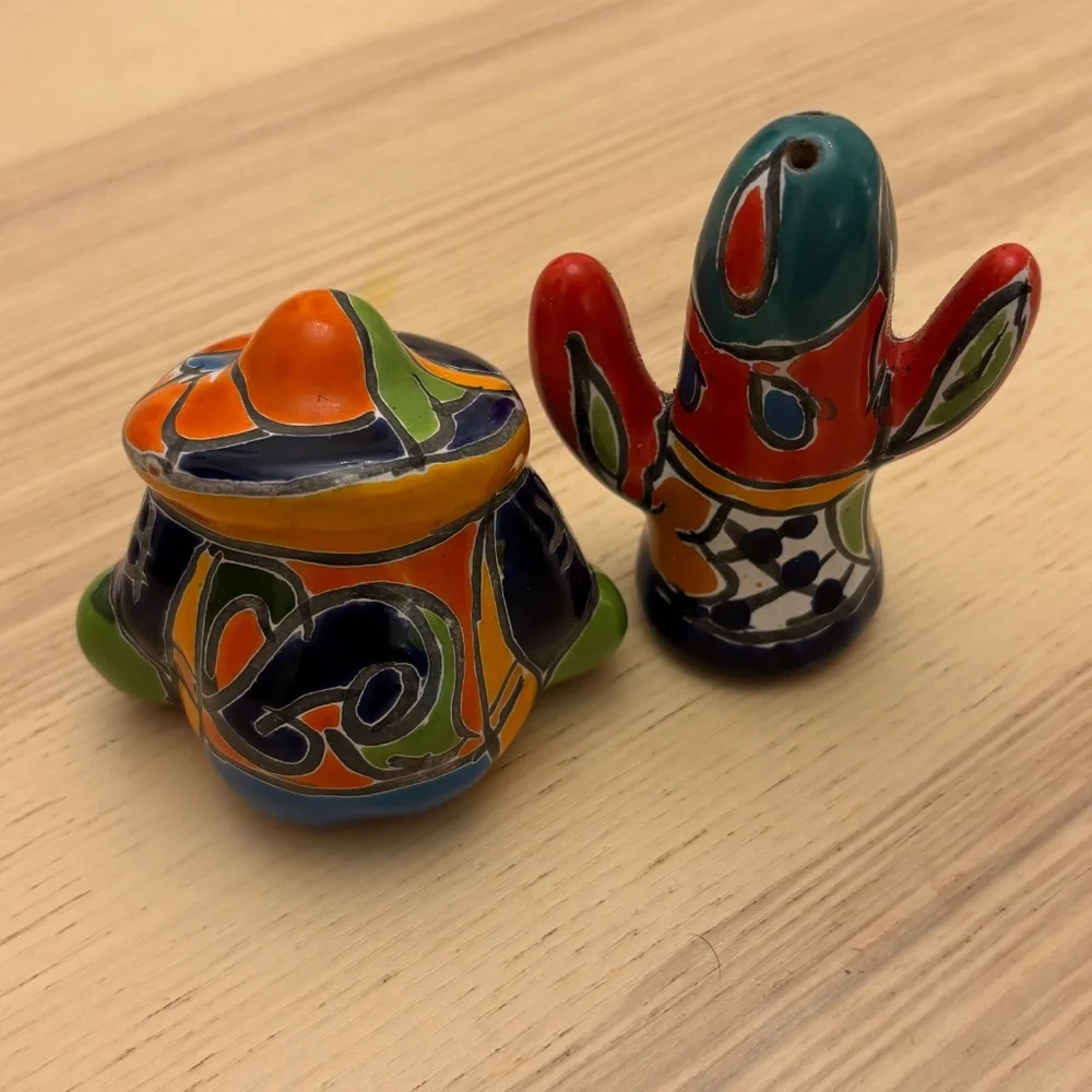 Mexican Talavera Salt & Pepper Shakers - Picture 6 of 7